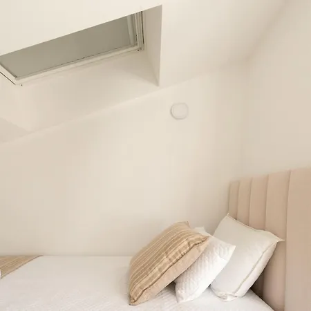 Sun House - Local - *